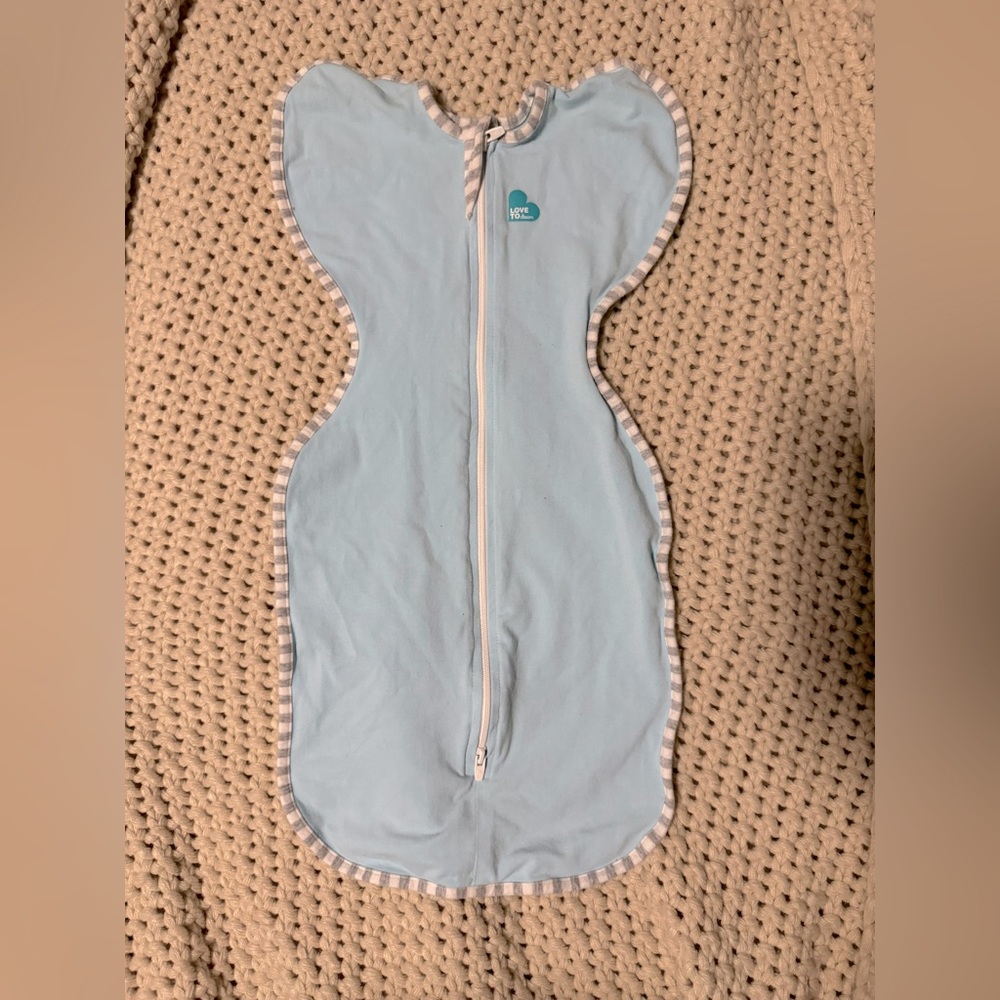 Love to dream swaddle UP, baby sleep sack.Size newborn (5-8.5 lbs).Used like new